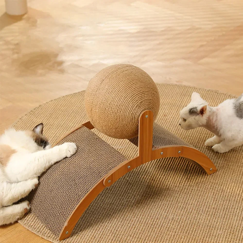 „Drill’n Scratch“ – Kratzspielzeug aus Massivholz mit Sisalfläche & integriertem Spielball für Katzen