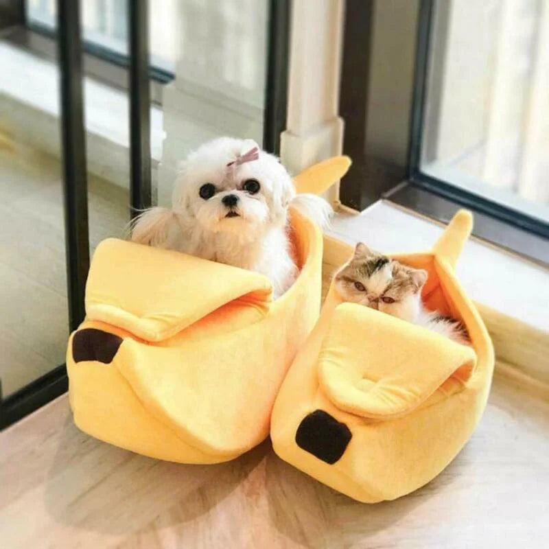 „BananaDream“ – Kuscheliges Katzenbett in Bananenform mit weichem Innenpolster