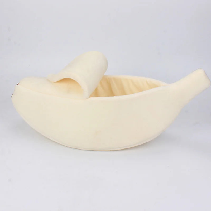 „BananaDream“ – Kuscheliges Katzenbett in Bananenform mit weichem Innenpolster