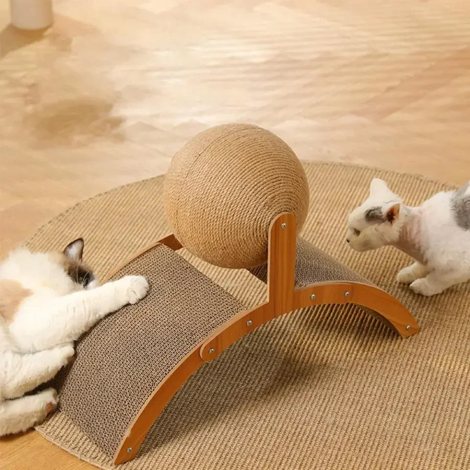 „Drill’n Scratch“ – Kratzspielzeug aus Massivholz mit Sisalfläche & integriertem Spielball für Katzen