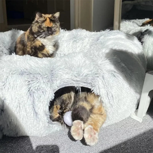 „SnuggleTunnel“ – Rundes Katzenbett mit integriertem Spieltunnel & waschbarem Kissen