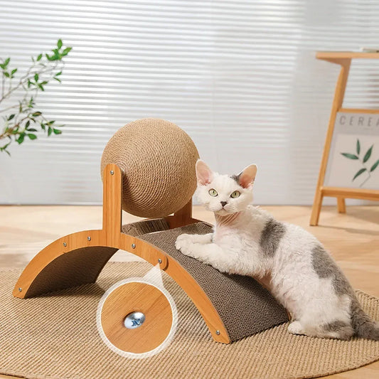 „Drill’n Scratch“ – Kratzspielzeug aus Massivholz mit Sisalfläche & integriertem Spielball für Katzen
